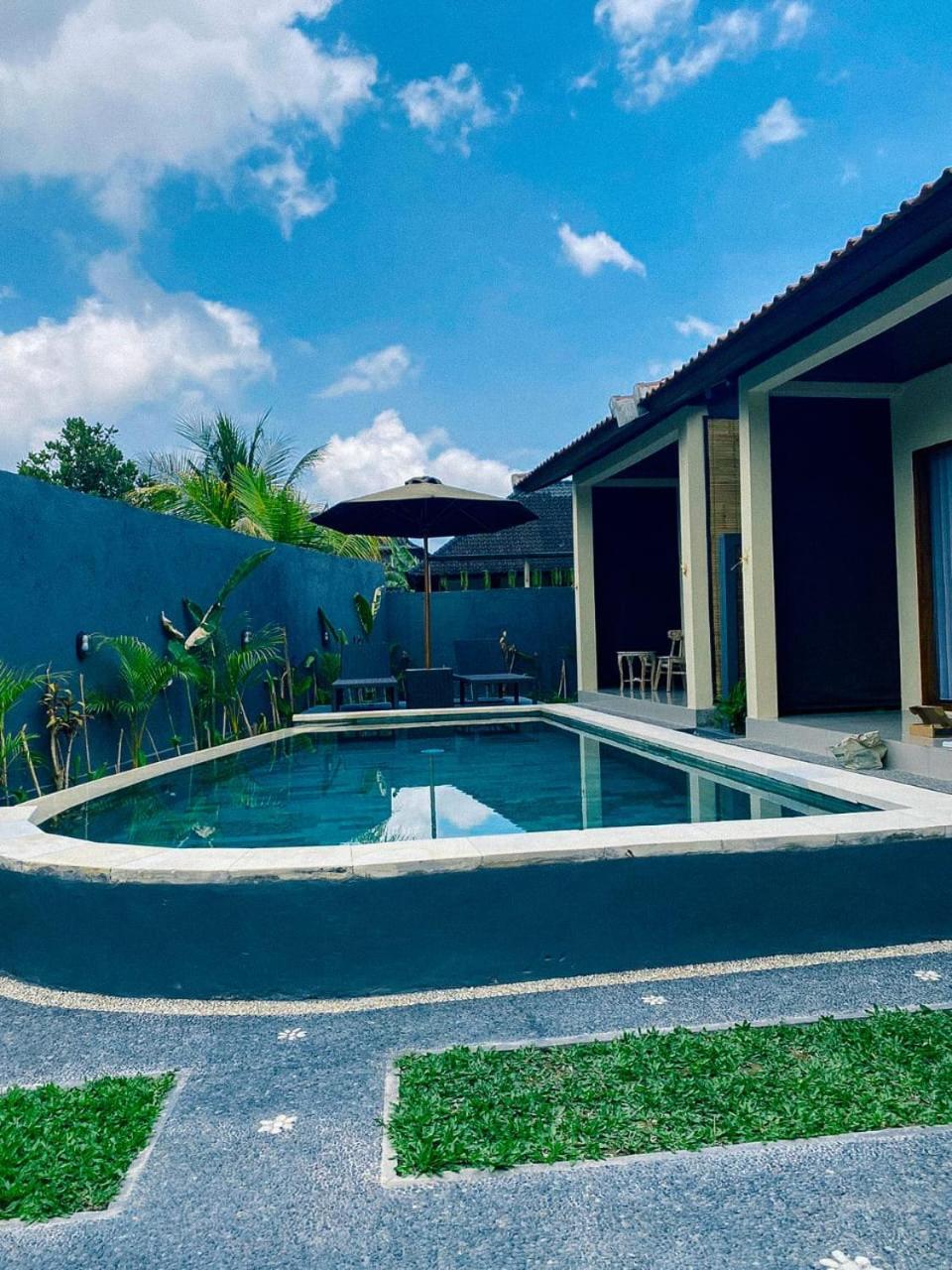 Laiss And Ubud (Bali)